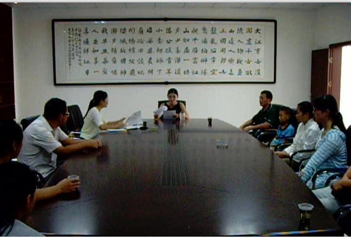 湖北水建公司總經(jīng)理愛心資助峪山貧困女大學(xué)生