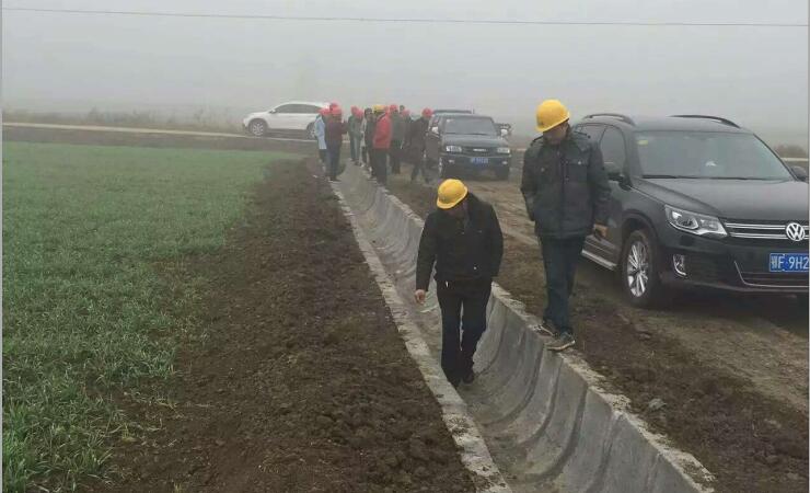 總經(jīng)理視察工地